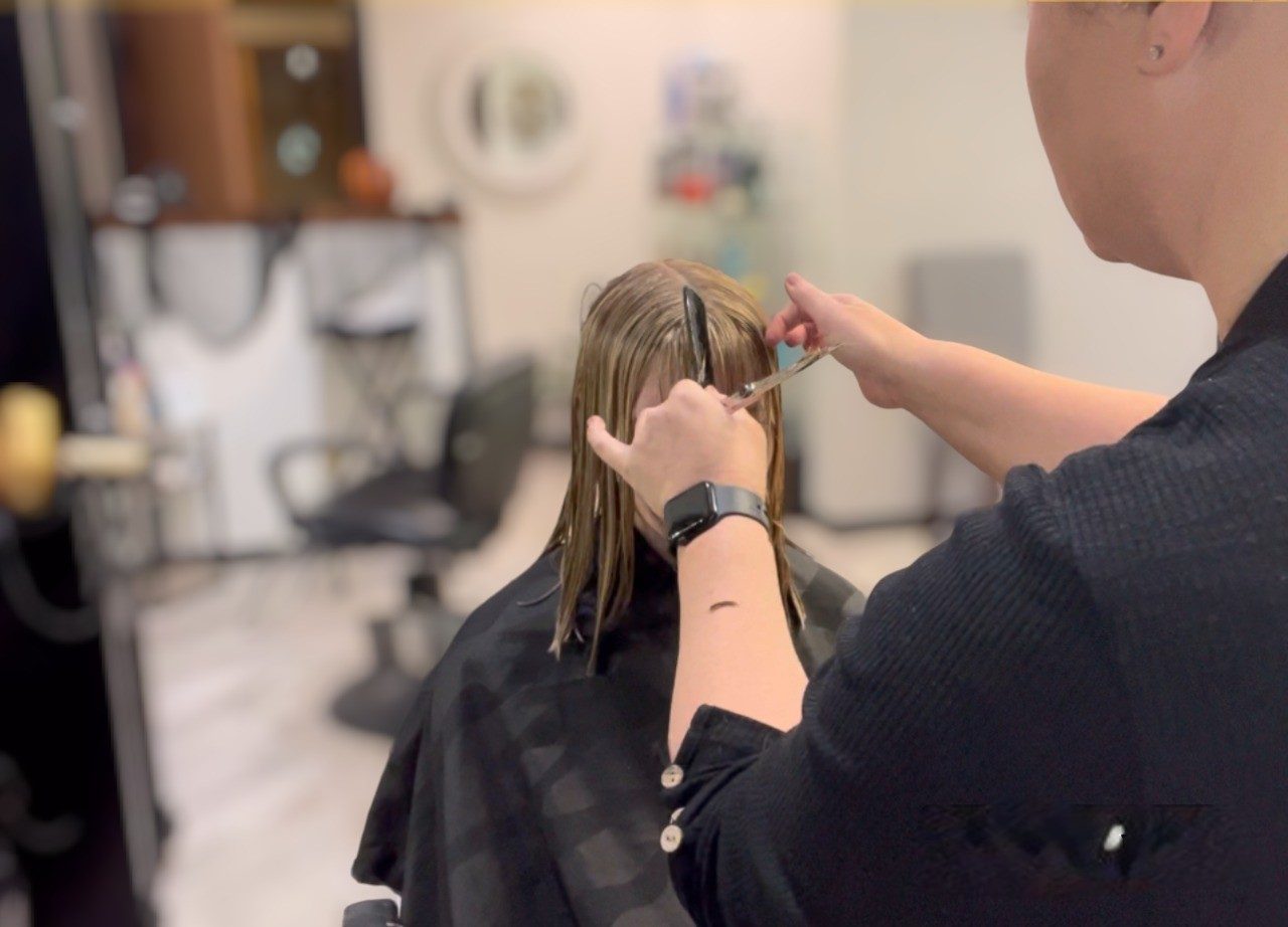 Haircut service in progress